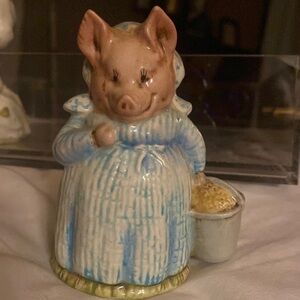 Beatrix Potter Aunt Pettitoes collectible figurine rare